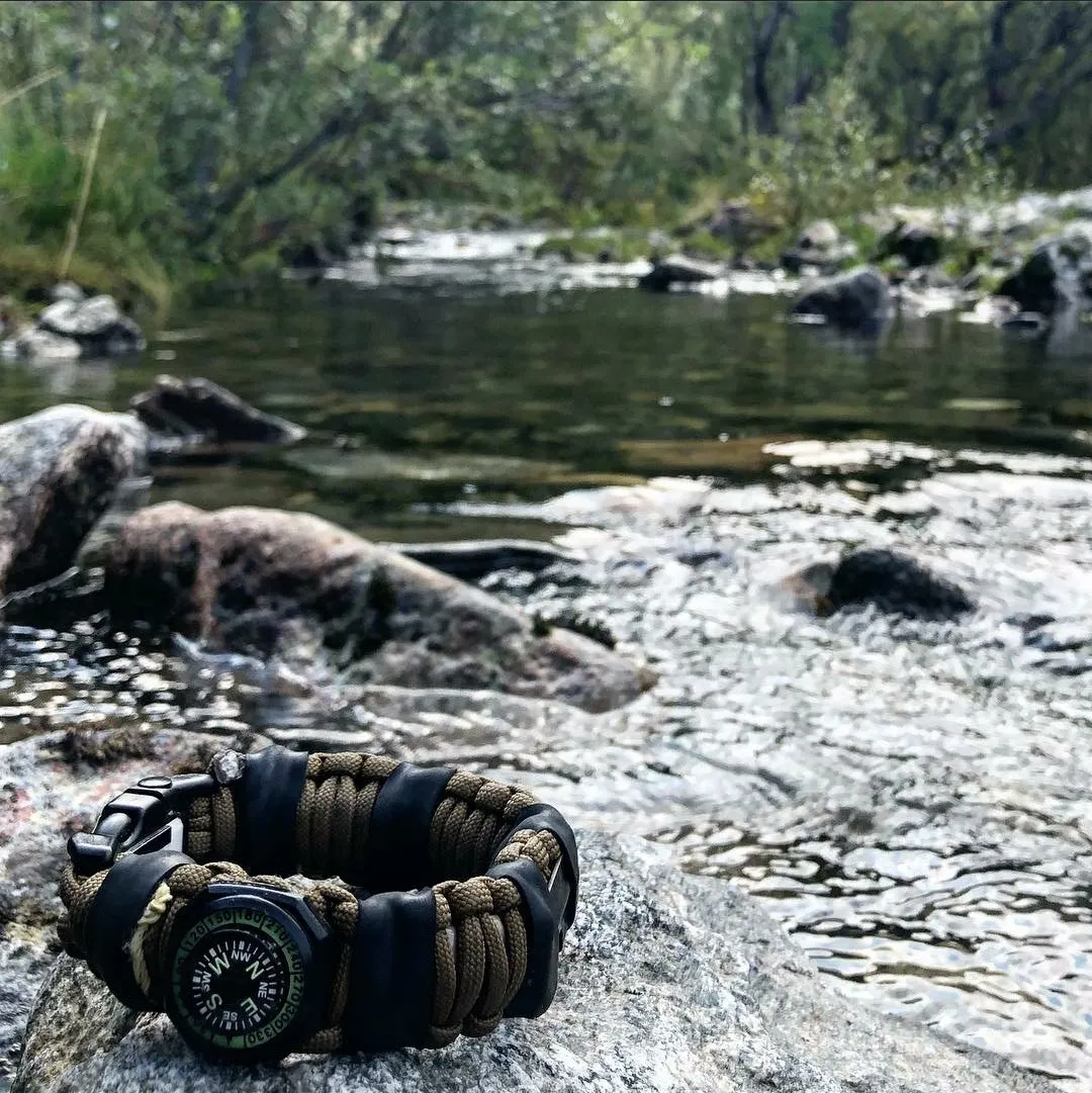 Bug Out Bracelet - Paracord Bracelet, Survive Offgrid with 30 item last ditch effort kit.